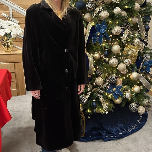NEW modern Black Sheared MINK 48 inch long coat with belt. Never worn. - Picture 3 of 4